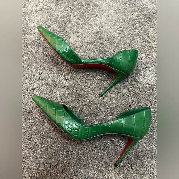Christian Louboutin Green Size 7 women’s pumps. Sexy and Classy statement piece. - Picture 3 of 6